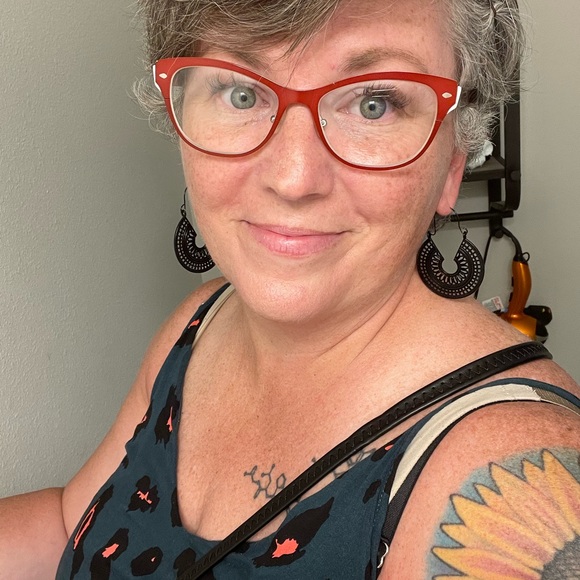 Meet your Posher, Kitty - Picture 3 of 8